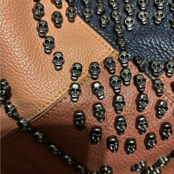 Amerileather joreah leather skull medium purse backpack bag - Picture 4 of 9